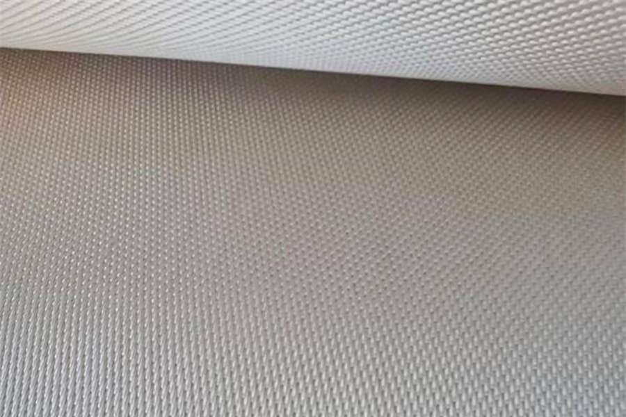 Vysokoteplotná ohňovzdorná a izolačná stredne silikónová tkanina zo sklenených vlákien