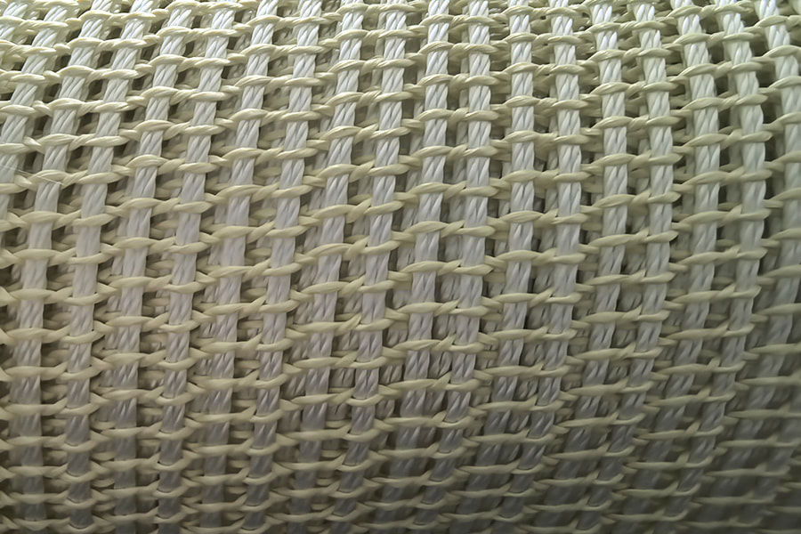 Vysoko pevný aramidom vystužený Mesh Fabric Roll – pre kompozitné základné materiály Vysoko pevný aramidom vystužený Mesh Fabric Roll – pre kompozitné základné materiály